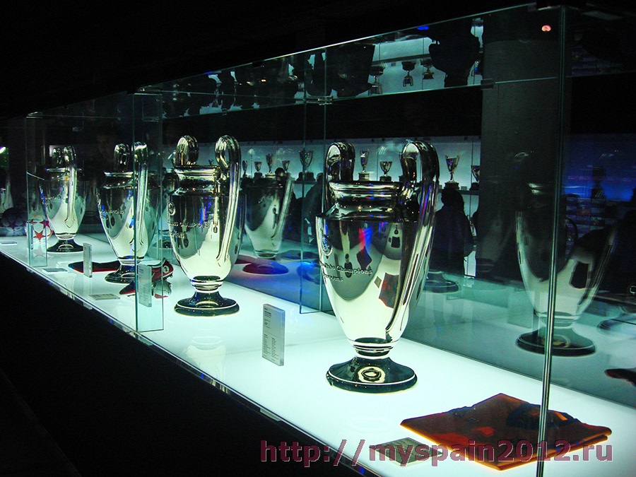 Музей "Барселоны" - кубки Лиги Чемпионов