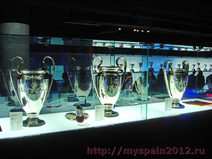 Музей "Барселоны" - кубки Лиги Чемпионов
