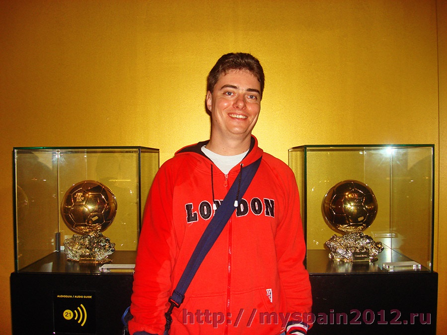 Музей "Барселоны" - Золотые мячи Лионеля Месси