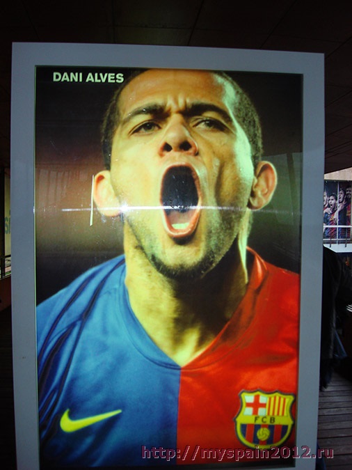 Музей "Барселоны" - постер Дани Алвеса