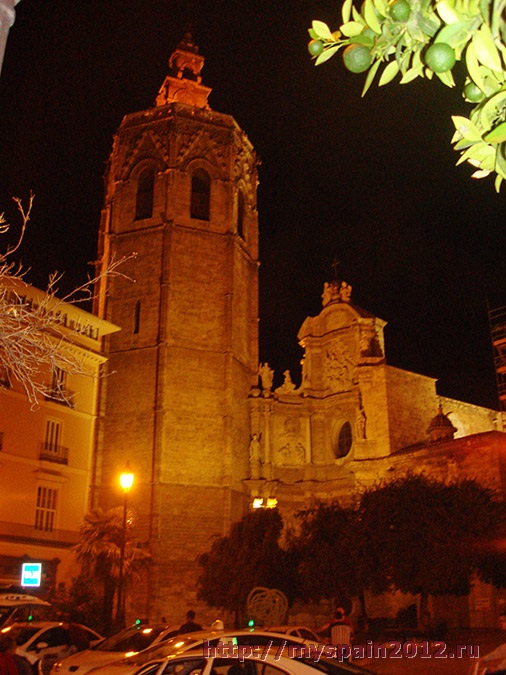 Ночная Валенсия - башня Мигелете