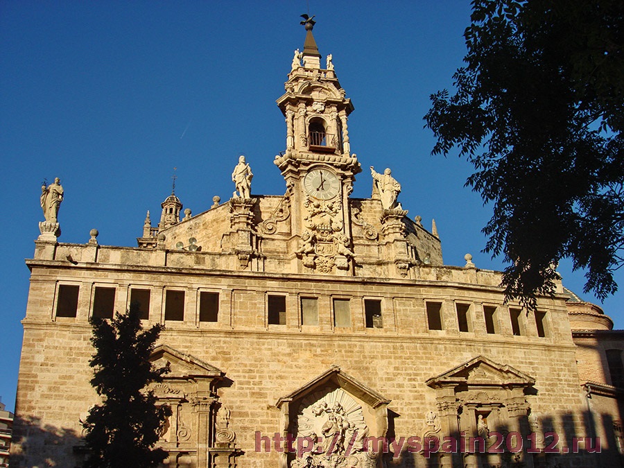 Валенсия - церковь Сантос Хуанес